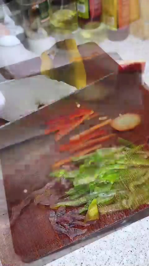 喜欢吃鳝鱼的，试试这个做法，香辣入味，鲜香嫩滑
