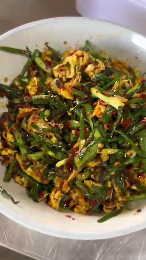 今晚吃香喷喷的野葱炒鸡蛋