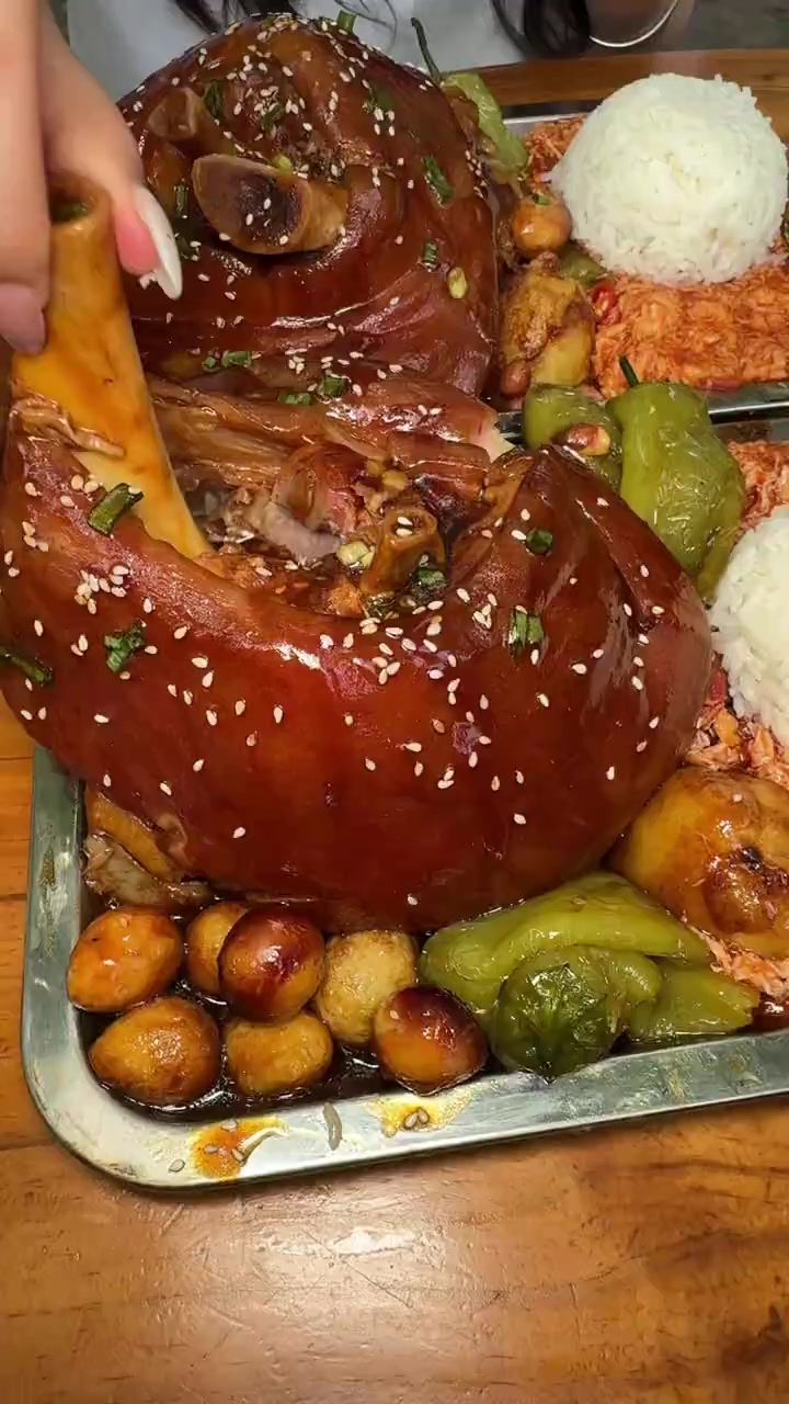 这才是真正的漂亮饭！大肘子拉丝番茄炒蛋饭！给我吃美了！
