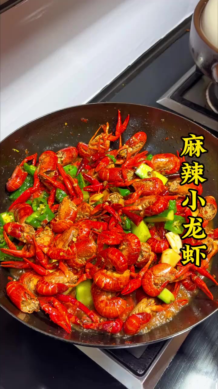 5块钱一斤的小龙虾买回来像我这样做麻辣鲜香超级过瘾嘎嘎好吃