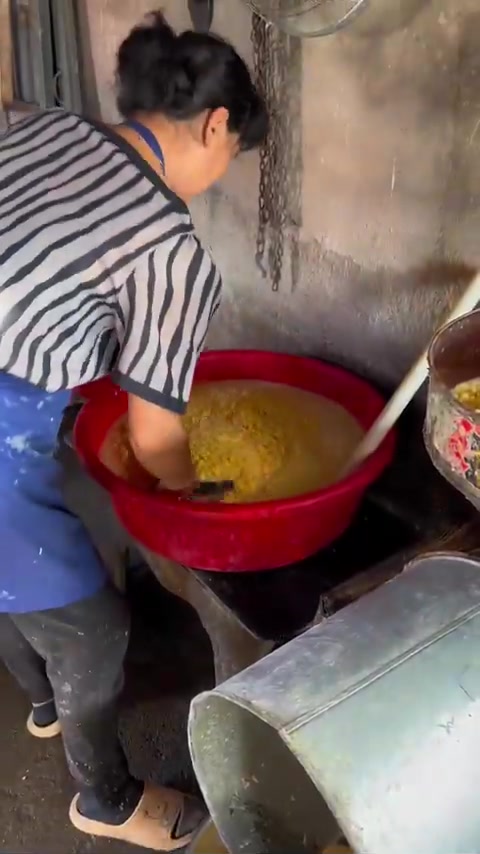 你吃过东北农村纯手工大煎饼吗?味道好吃,更是手艺传承