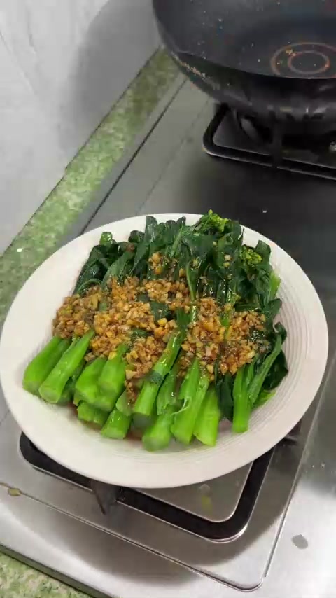 吃可乐鸭、白灼菜心、海螺炒丝瓜、新鲜泥猛鱼