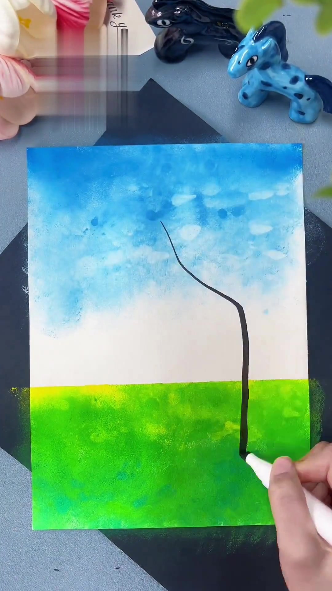 用水粉画一张春天风景画吧！简单有意境