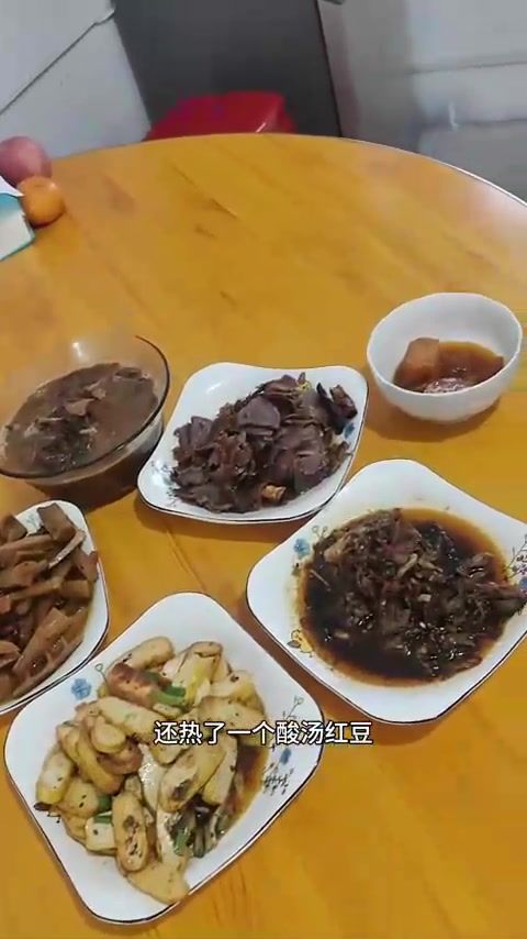下班做点自己喜欢的小菜，虽然厨艺不好，但是很合口味