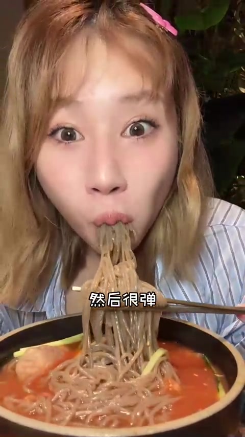 一个人出门吃饭，龙眼柚子雪冰太好吃了！