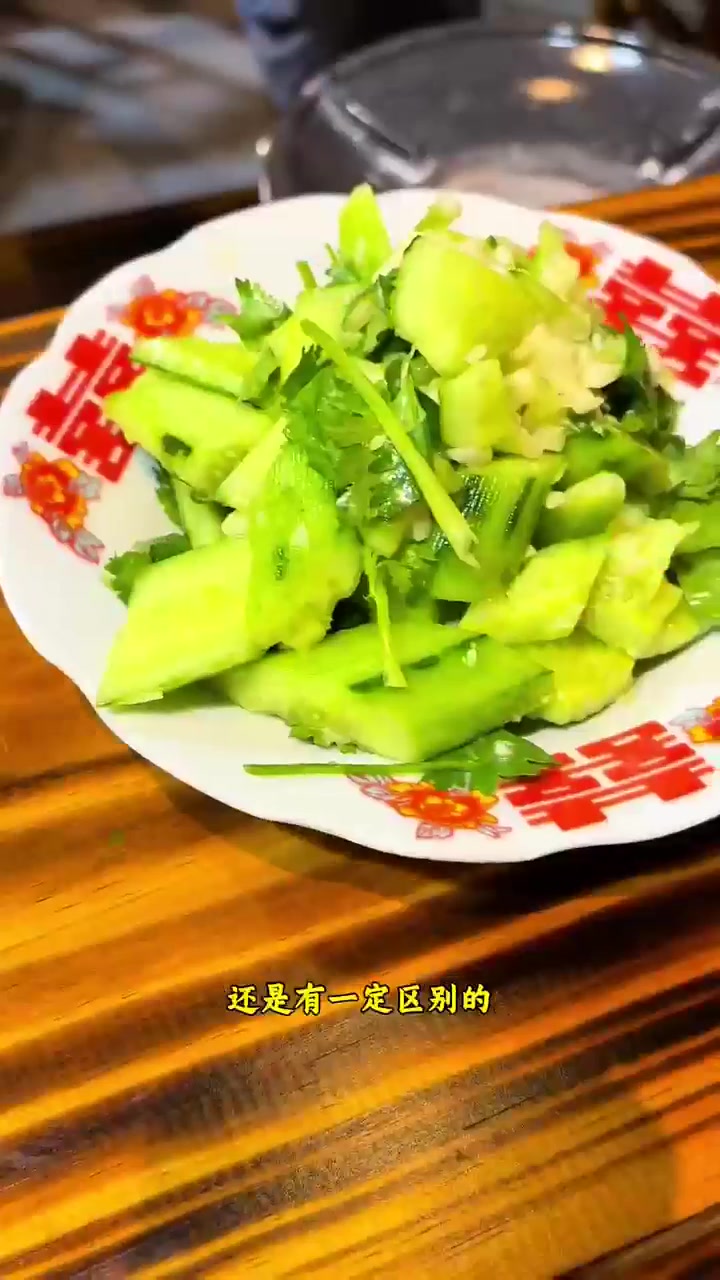 探店湘味炉边菜品尝特色湘菜美食