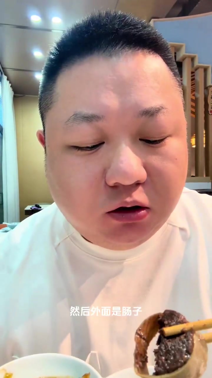 探店东北菜馆品尝各式特色东北菜肴