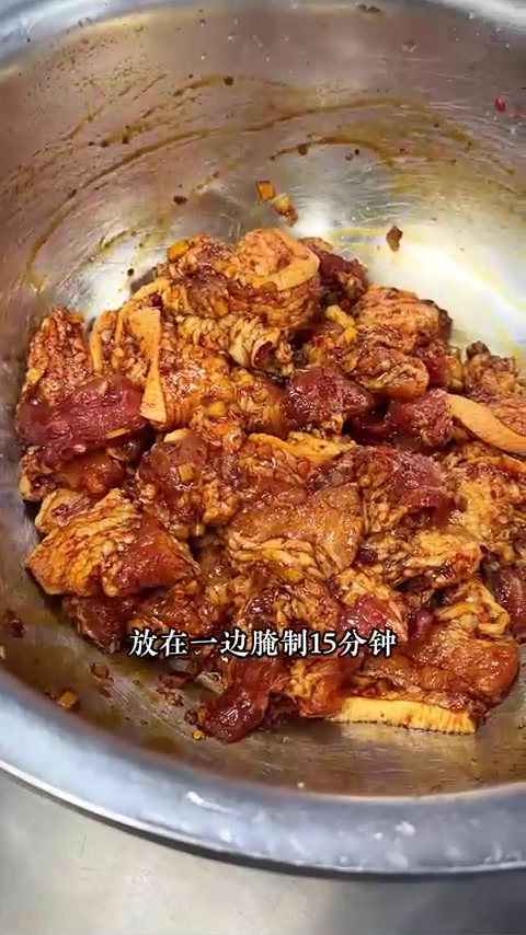 这才是江西米粉蒸肉简单好吃的家常做法,肥而不腻,软烂入味!