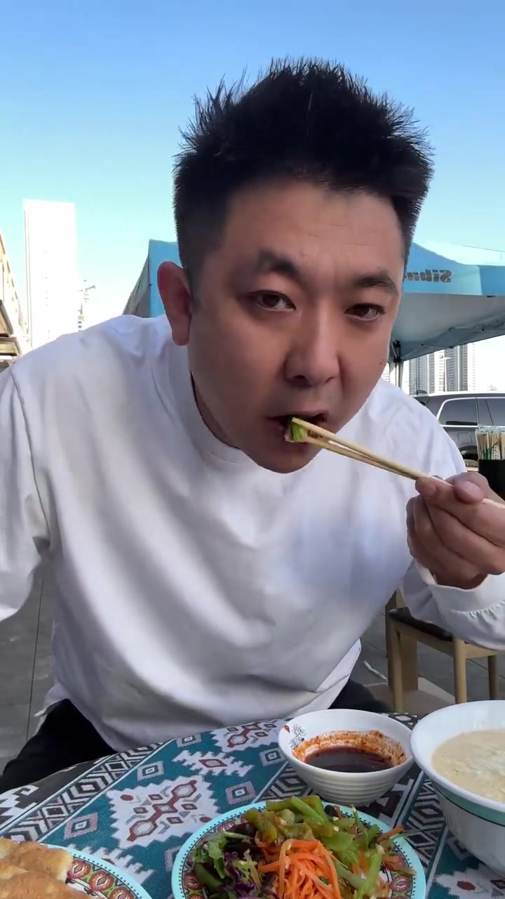 早起探访社区早餐店尝各类特色美食