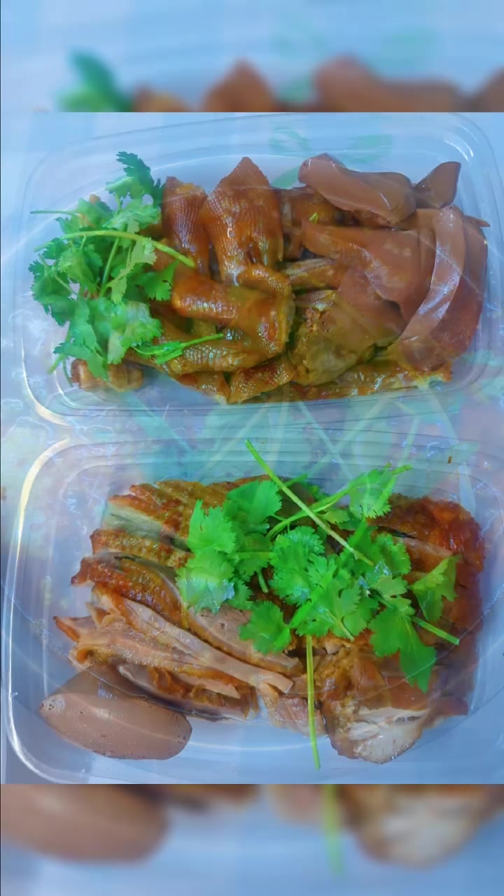 汕头卤鹅肉、泡椒炒鸡杂，四川小芹菜