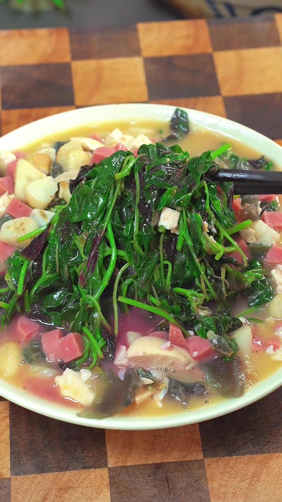 上汤苋菜 很多人苋菜买回家都是直接下锅，那就是大错。今天分享一个酒店大厨的做法#上汤苋菜 