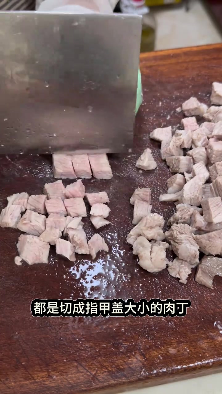 家有小学生必备，地道云南焖肉米线，昆明