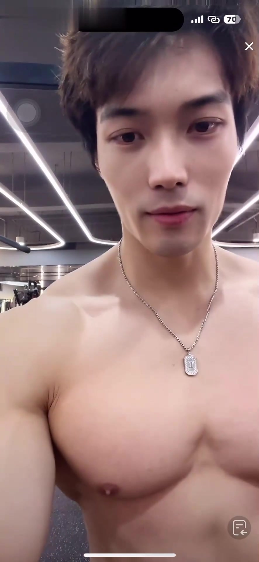 大胸八块腹肌肌肉男健身，肩膀训练切片，TG梁