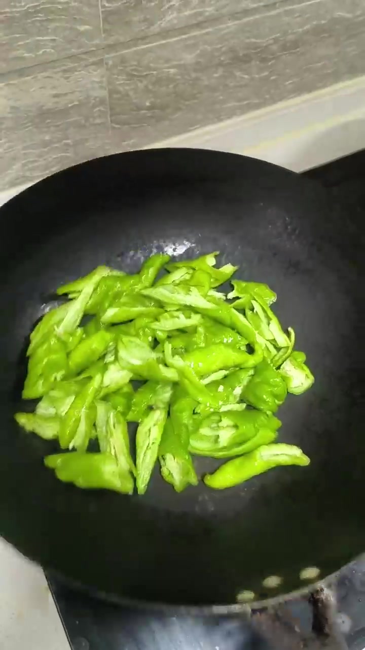 青椒炒肉家常做法详细步骤全程展示