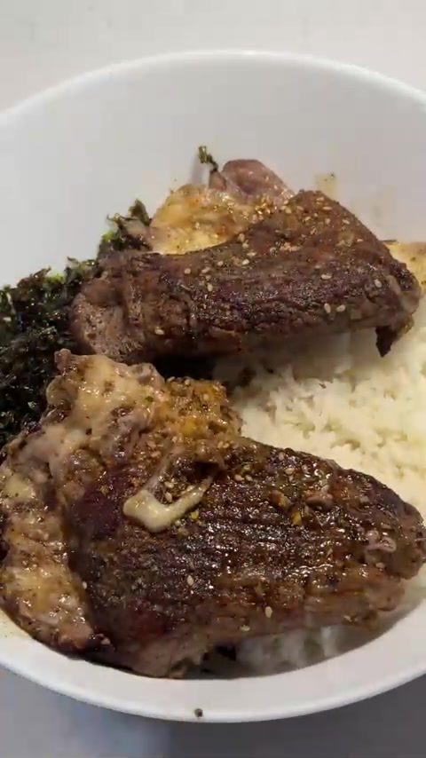 热量爆炸的芝士小牛肉盖饭