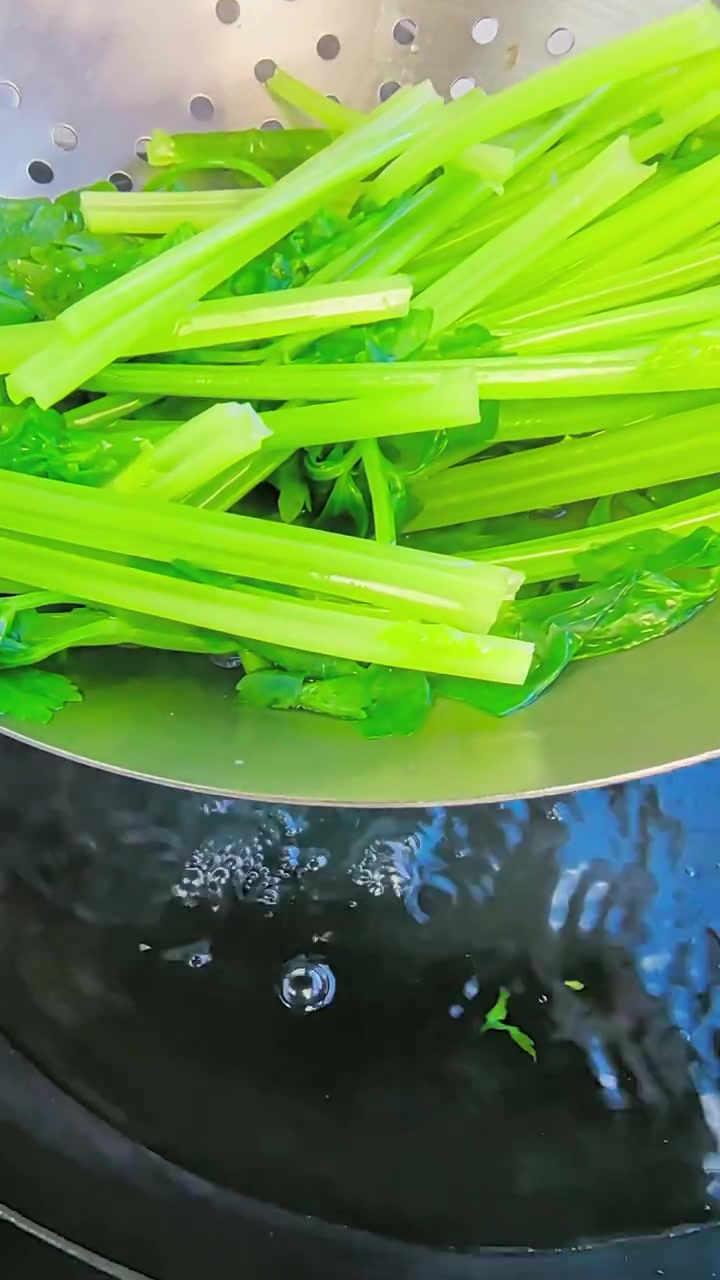 饺子馆芹菜酱肉馅配方公开！芹菜脆嫩鲜香，酱肉香味浓郁！#内容启发分享计划 #老铁解馋大会 