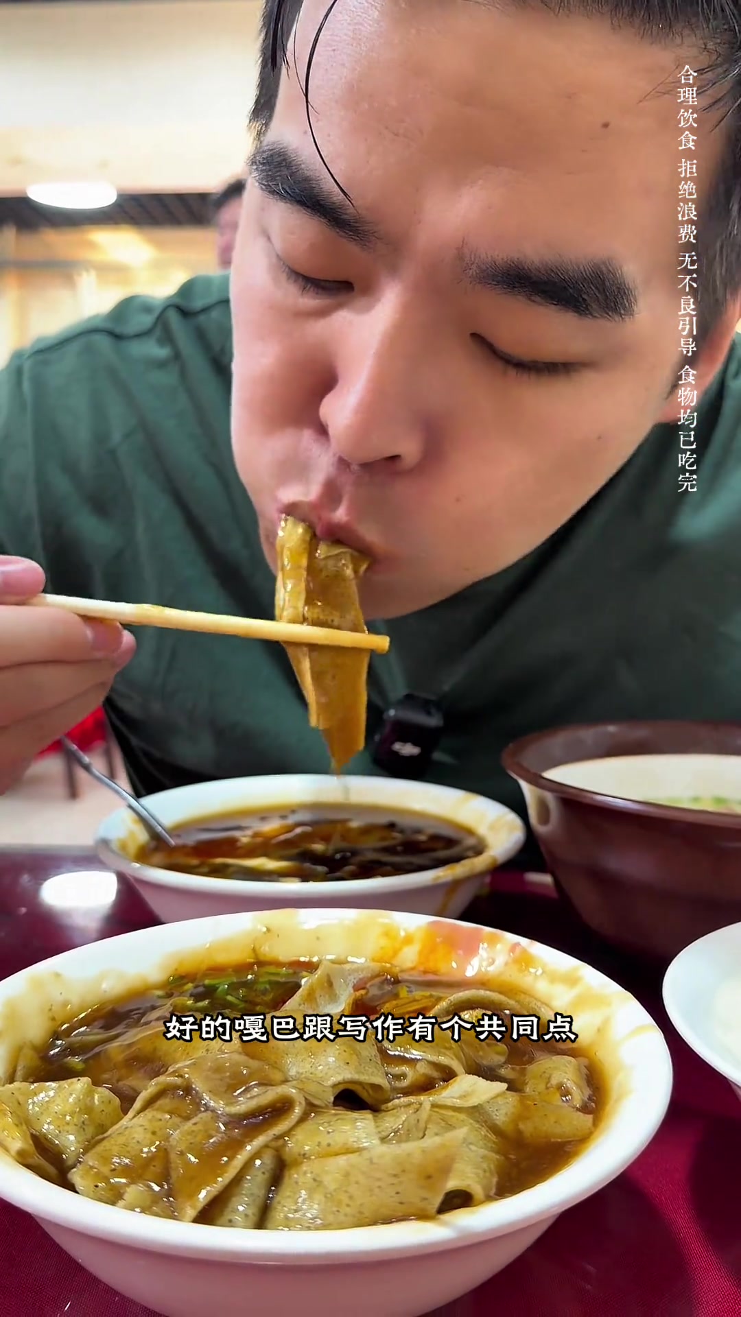 天津大饼卷鸡蛋，平凡日子里的快乐滋味