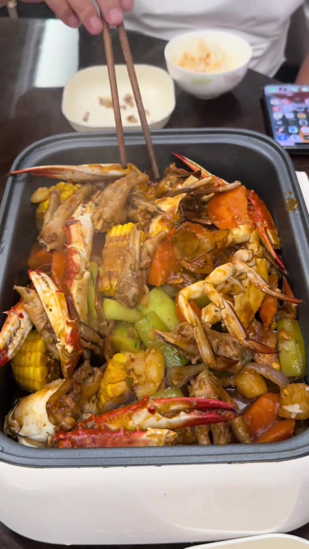 在家练成虾蟹煲，连老牛都吃讨饶了
