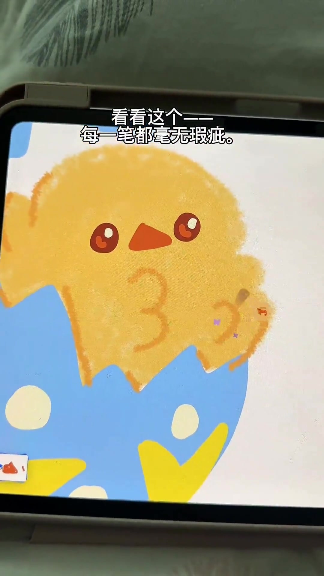 说好的都用鸡蛋画画，她却作弊，不然怎么画得这么完美