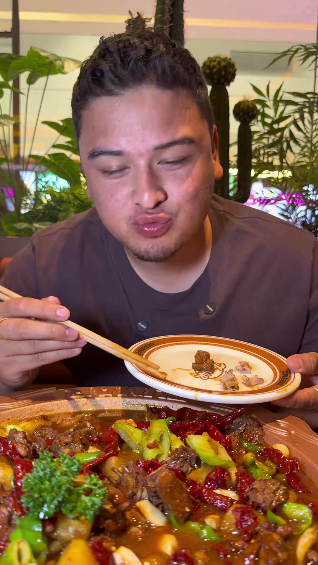 乌鲁木齐最香大盘鸡，新疆地道美食诱人回味