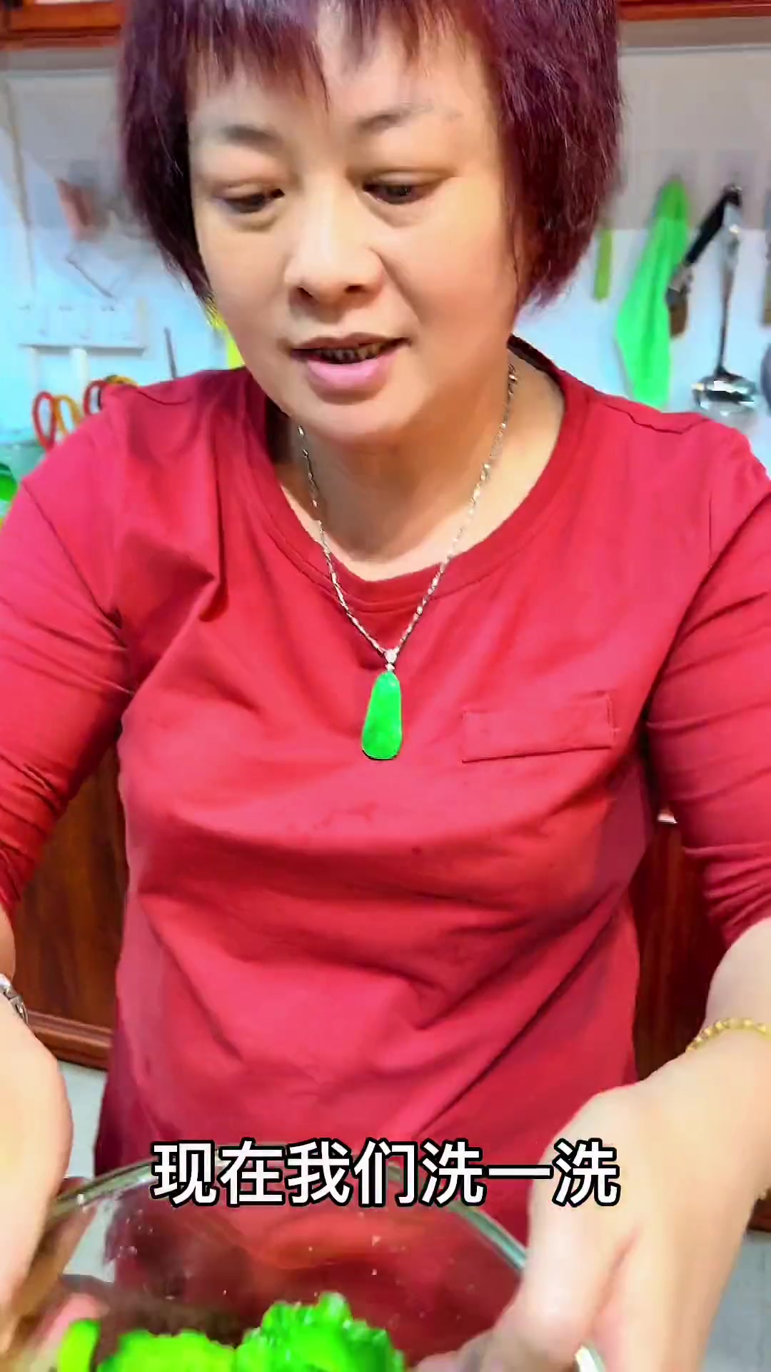 芬姐教你做苦瓜焖鱼腩，吃过翻寻味