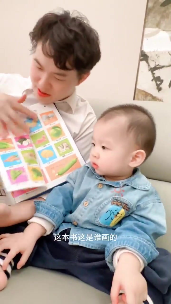 家长引导幼儿认识水果蔬菜温馨互动