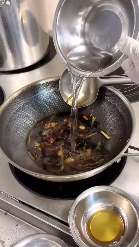 油爆虾美食教程：好吃的饭要有重要的人陪伴