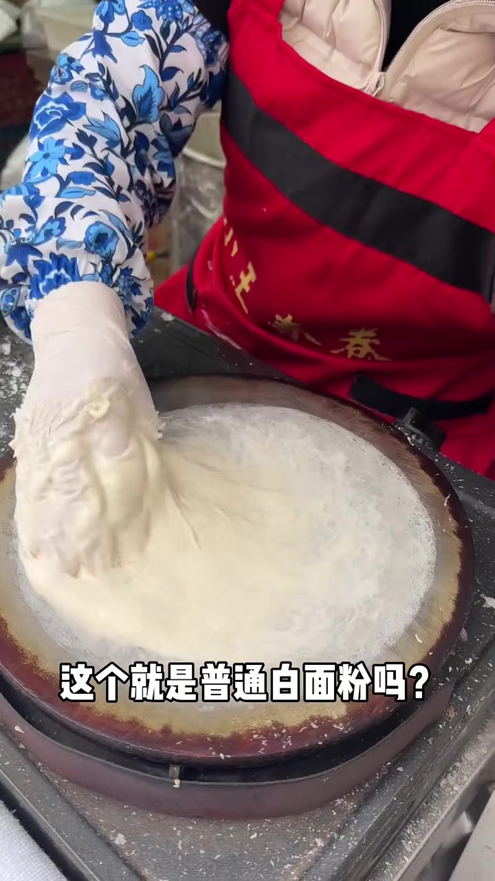 南京菜市场里的现做的春卷！韭黄肉馅好好吃啊！#美食 #路边摊 #春卷