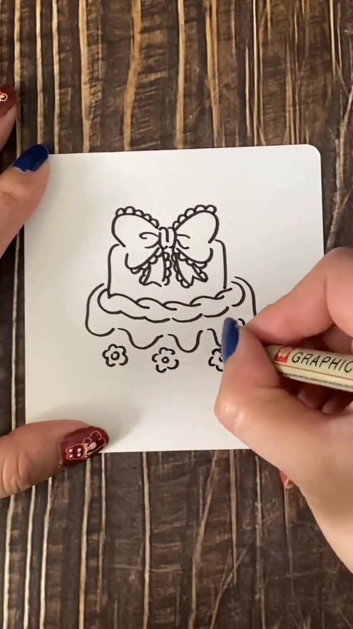 教你画好看的生日蛋糕简笔画