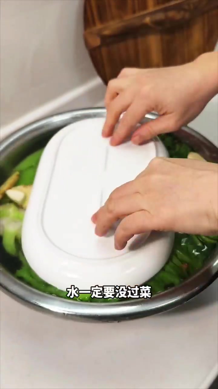 家常腌酸菜与酸菜炒肉详细做法分享