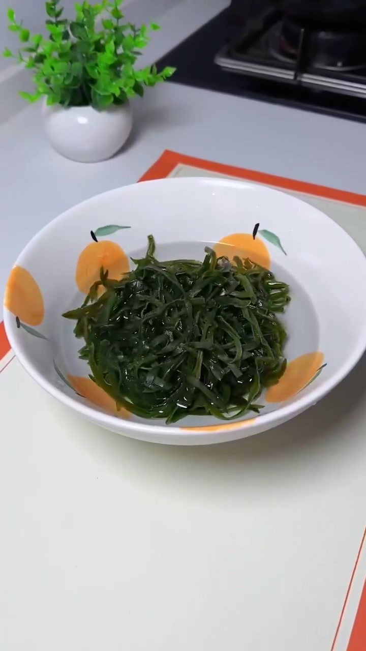 教你制作凉拌海带丝清爽开胃下饭菜