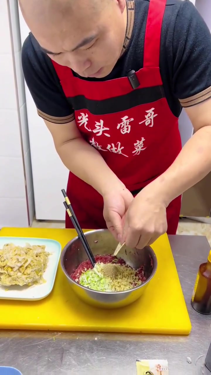 手把手教你制作美味酸菜牛肉馅包子