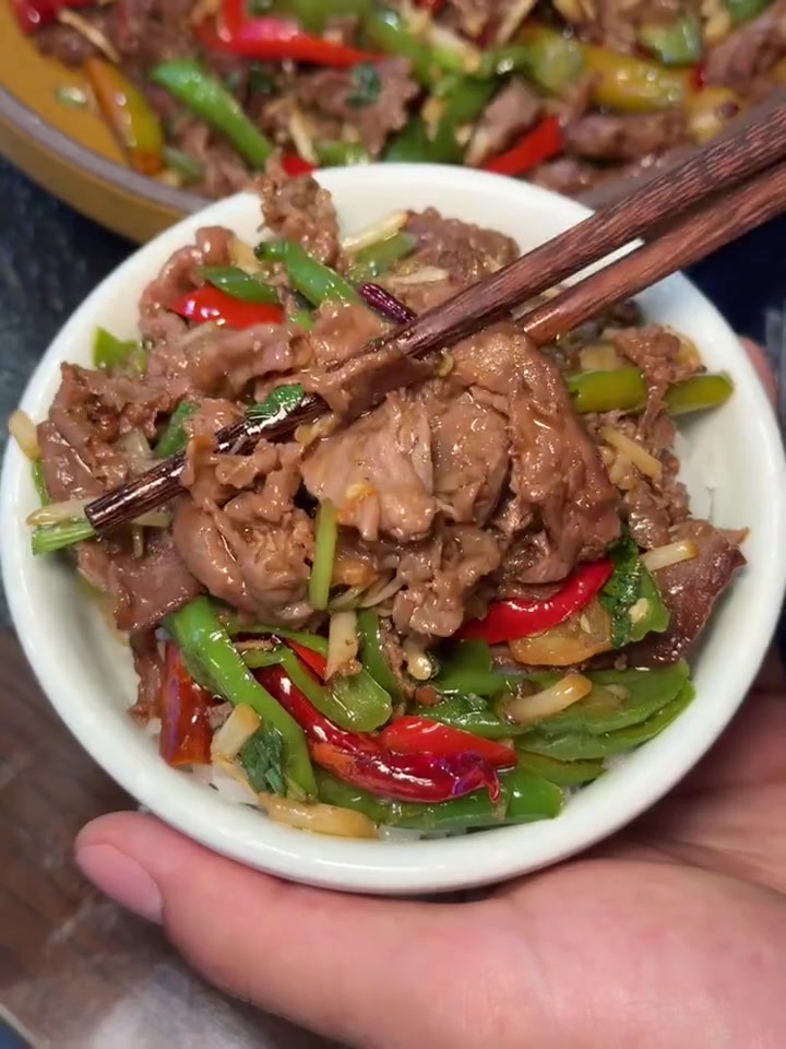 约上好友去吃地道云南菜！