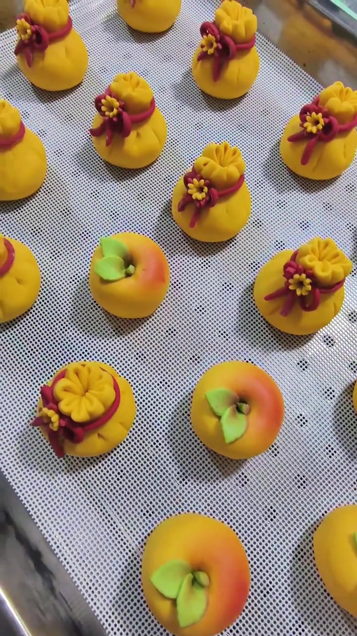 花馍非遗传承人吹笛子，邯郸花馍与美食共赏