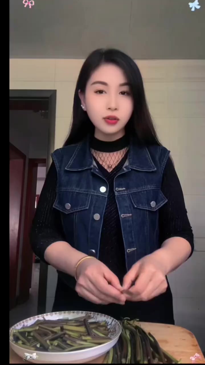 蕨菜炒腊肉家常做法全程展示