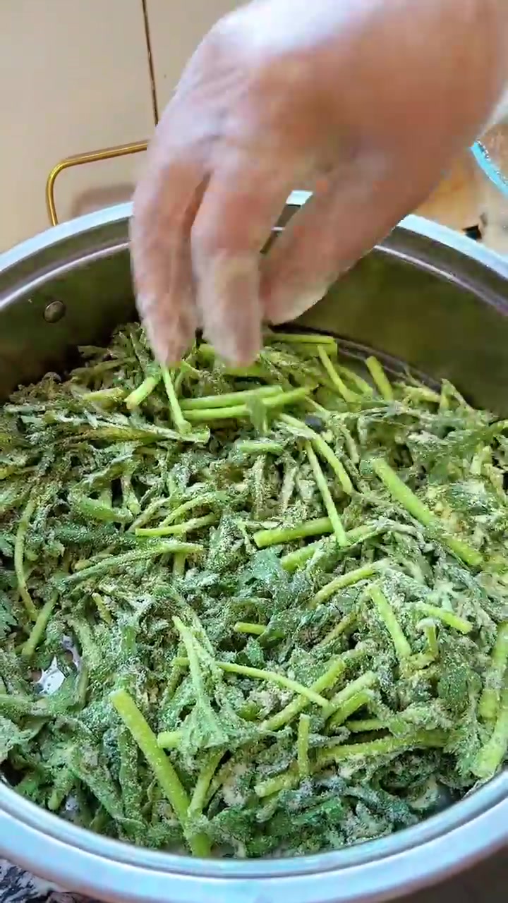 蒸茼蒿没想到这么好吃，低卡清淡当饭又当菜