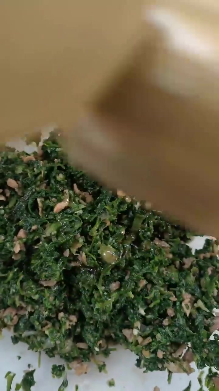 自制荠菜包子，挖不到荠菜弟妹说老家有，中午露一手