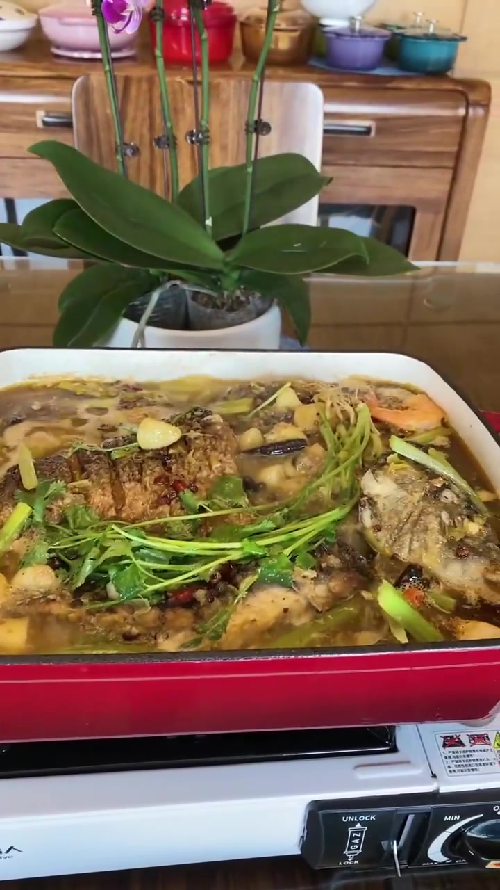 鱼切块加配菜一锅焖，省事又香