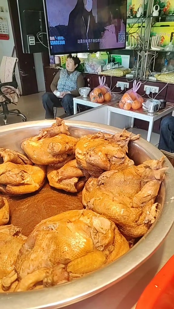 马村烧鸡探店实拍各类卤味美食佳品