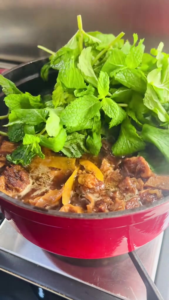 秋天的第一锅红烧牛肉，比奶茶更满足