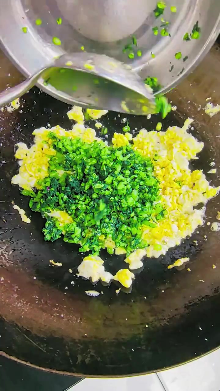 茼蒿炒饭这样做清淡爽口又好吃！#内容启发分享计划 #老铁解馋大会 #老铁教你做好菜 #茼蒿