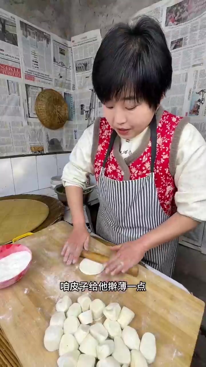 手工荠菜蒸饺制作配蛋茶品鲜香美味