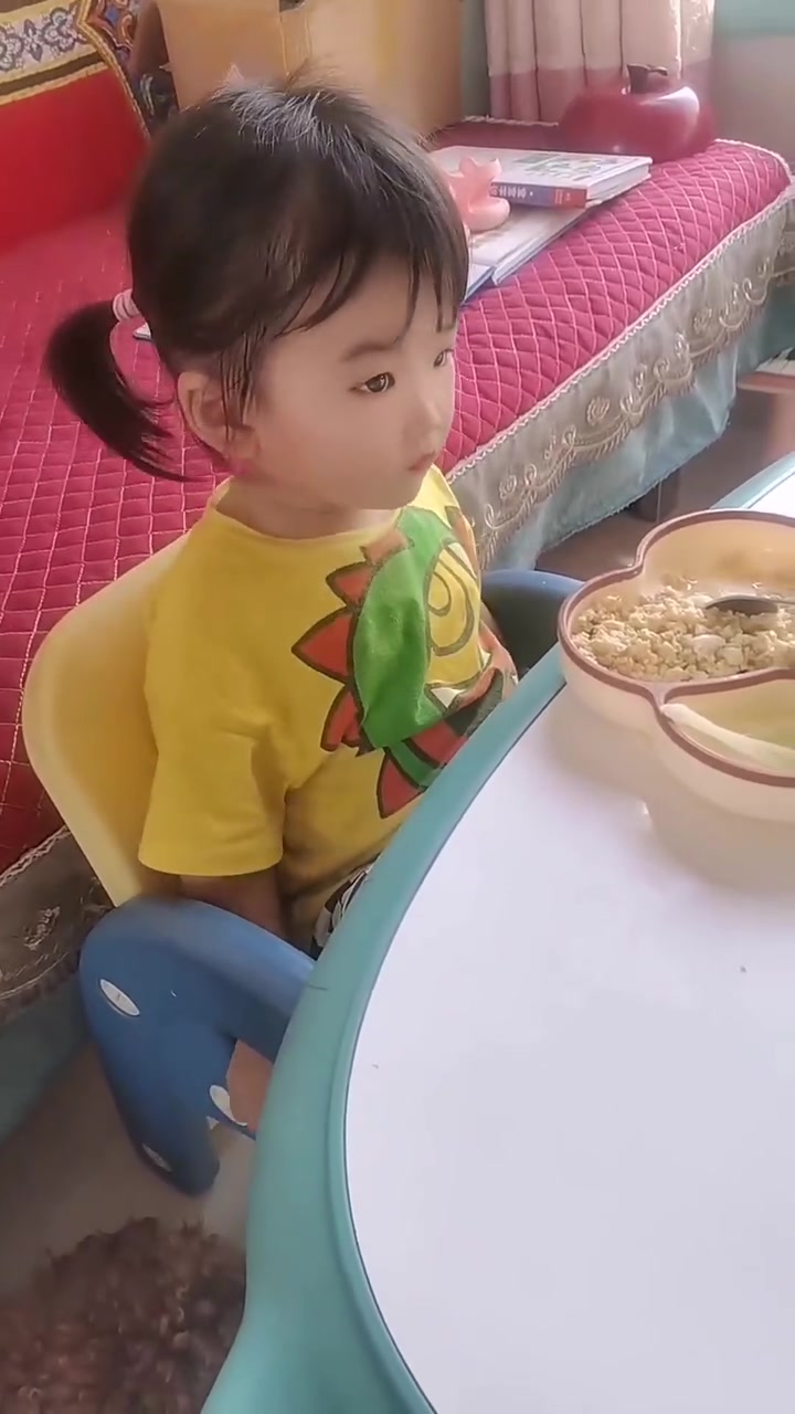 鸡蛋糕肉松，凉拌菜花，螃蟹，今天不好好吃饭