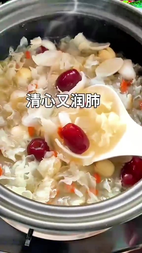 教你制作清心润肺银耳百合红枣甜羹