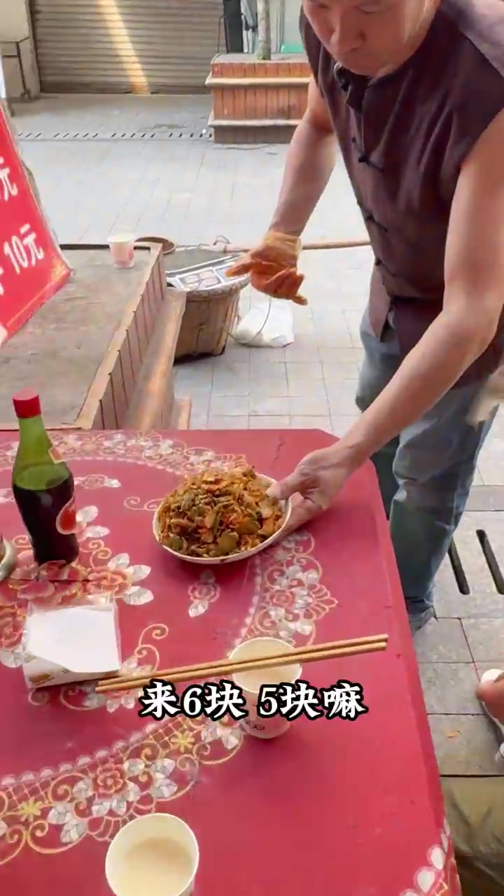 脆嘣脆嘣的手工榨菜来了，下稀饭配面条安逸惨了