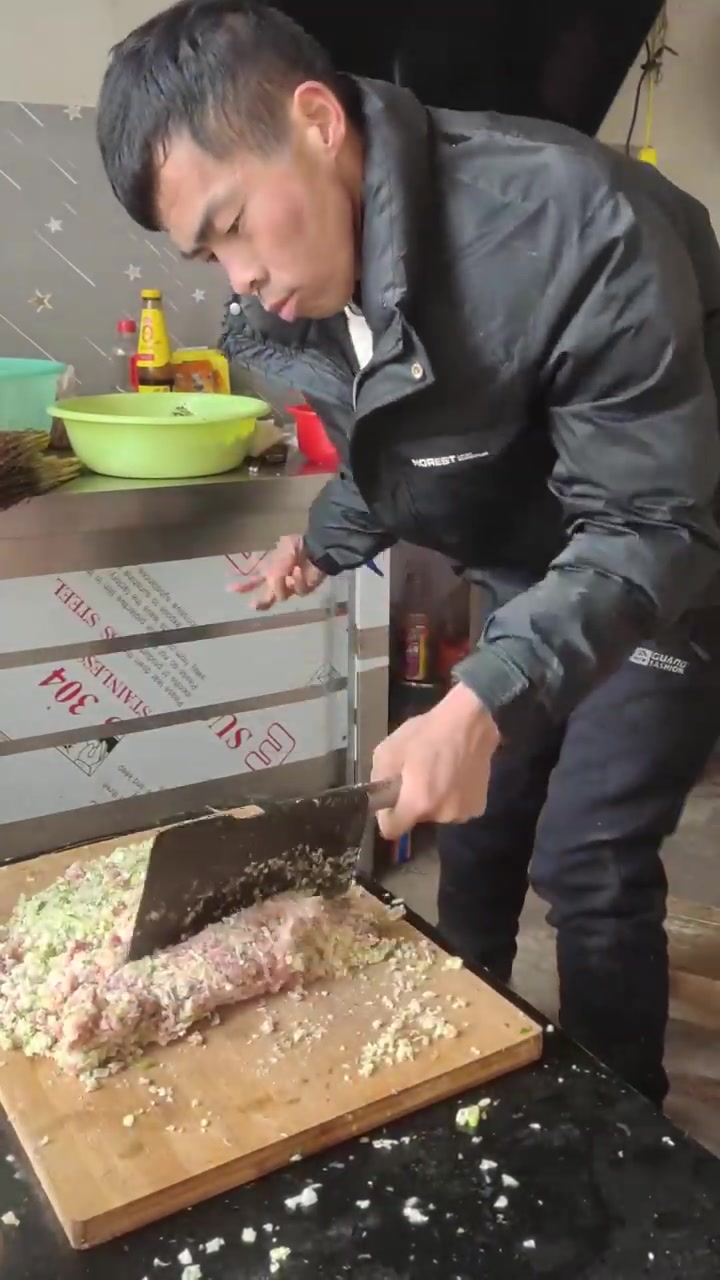 老妈辛苦一年，我来做白菜羊肉饺子馅