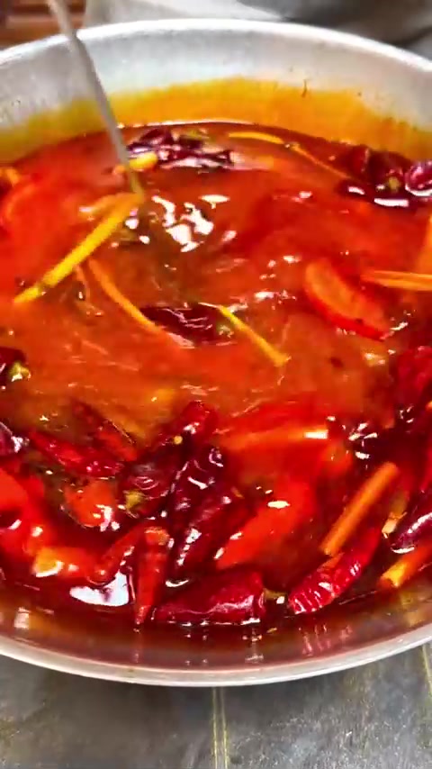 喜欢吃云南酸菜牛肉火锅的朋友，赶快学来试一下