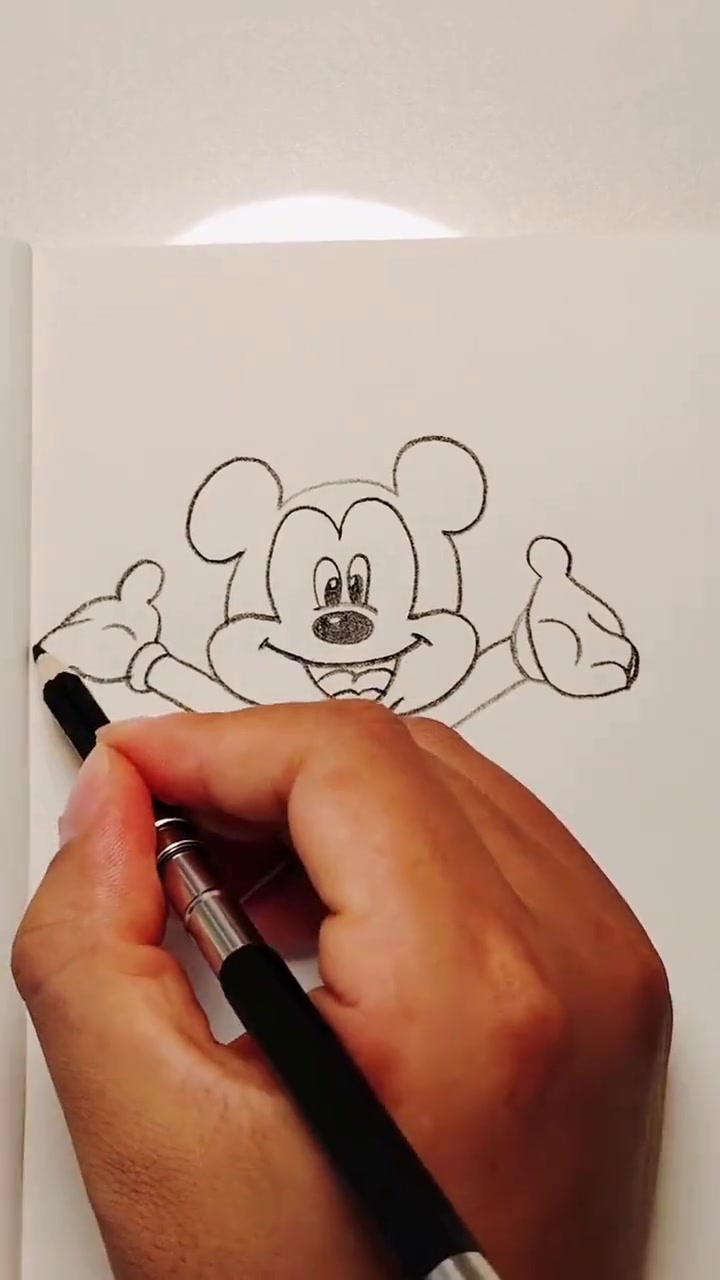 跟着这个方法，学画可爱又简单的米老鼠简笔画