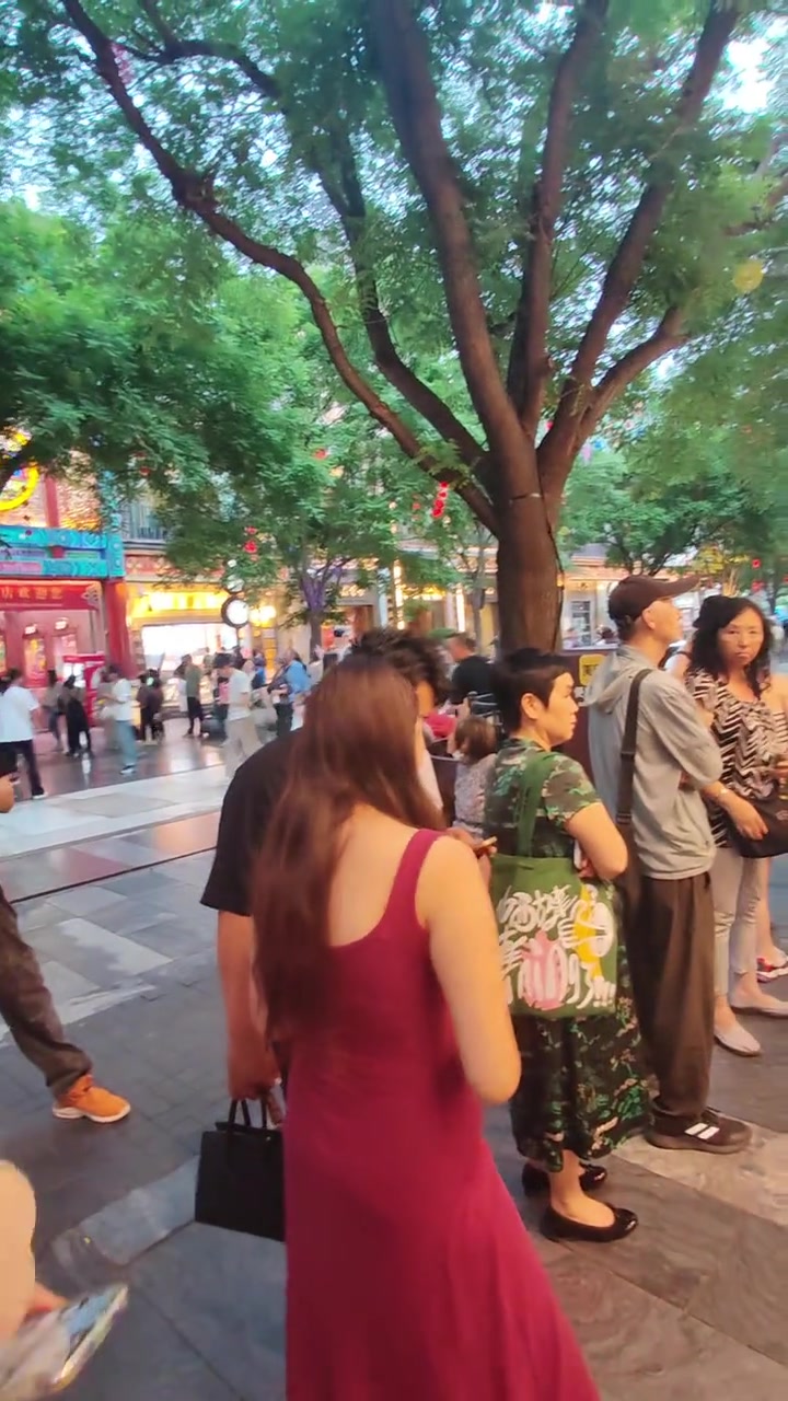 排队吃北京最有名炸酱面，方砖厂69号真香