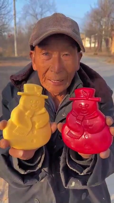 自制巧克力，两种颜色的雪人巧克力